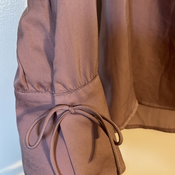 NWT Banana Republic Factory Lilac Blouse button neck tie cuffs size XS - Picture 3 of 6